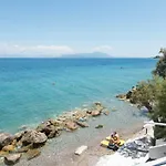 Spacious On The Beachfront Casa vacanze