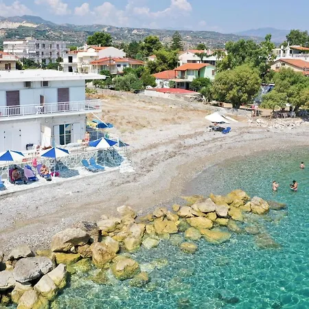 Spacious On The Beachfront Holiday home