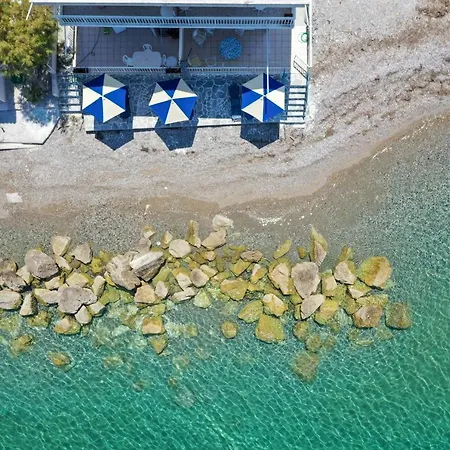 Spacious On The Beachfront *