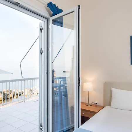 Spacious On The Beachfront Holiday home *