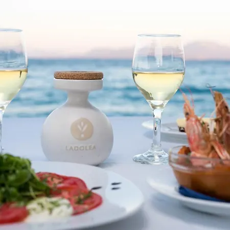 Spacious On The Beachfront בית נופש *