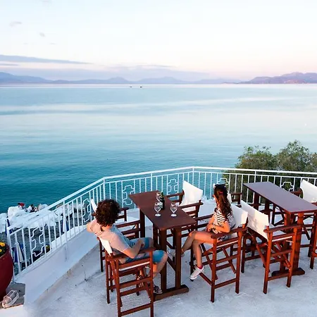 Spacious On The Beachfront 度假居