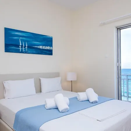 Spacious On The Beachfront 度假居