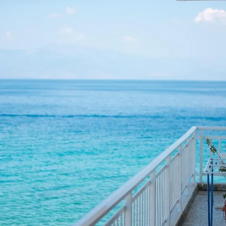 Spacious On The Beachfront * Melission