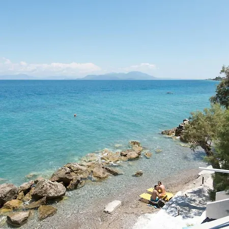 Spacious On The Beachfront בית נופש