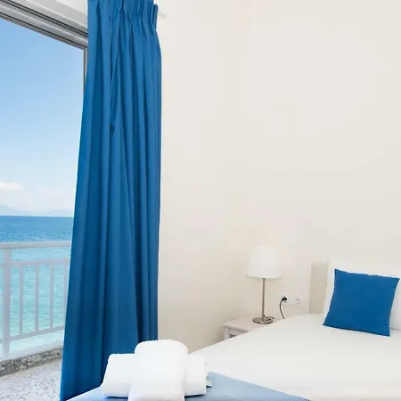 Spacious On The Beachfront * Melission