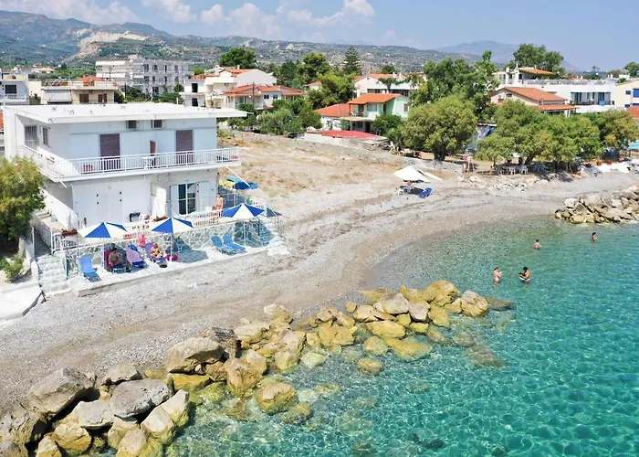 Spacious On The Beachfront Vakantiehuis