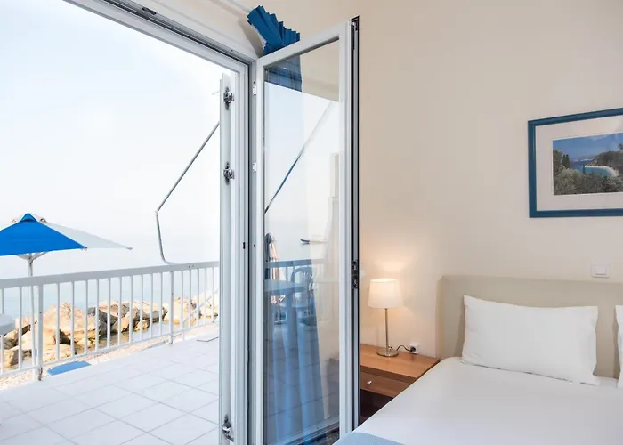 Spacious On The Beachfront Vakantiehuis *