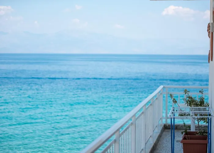 Spacious On The Beachfront * Melíssion